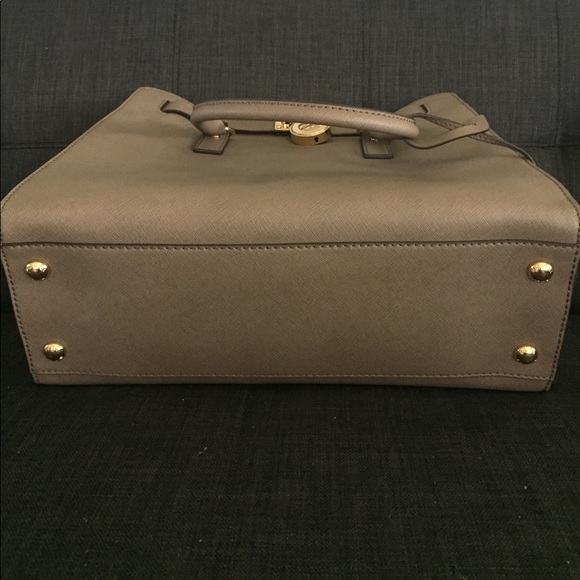 Hamilton Large Saffiano Leather Tote - Picture 7 of 7